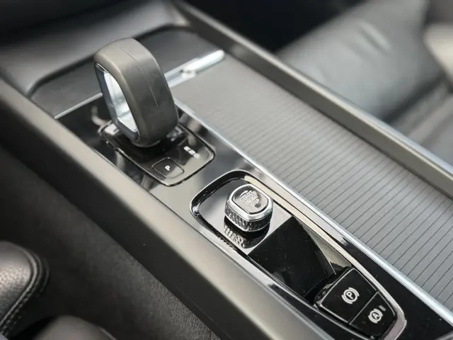 Volvo V60 2.0 B4 Momentum Business 2021 Benzine 40