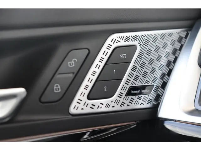 BMW X1 xDrive25e 2025 Hybride Benzine 38