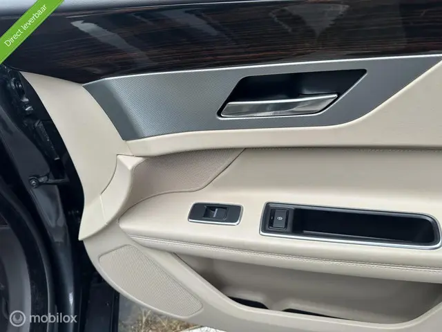 Jaguar XF 2.0d Portfolio 2016 Diesel 21