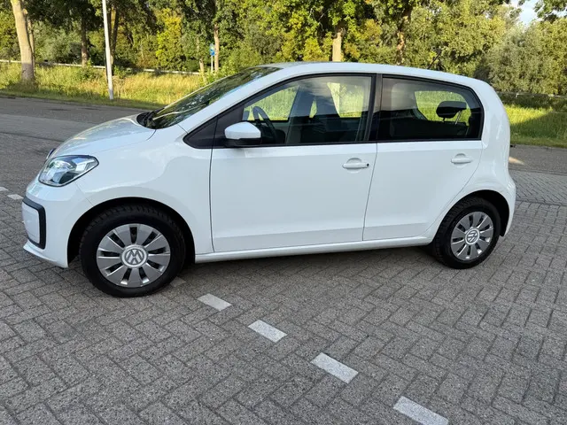 Volkswagen up! 1.0 BMT move up! 2017 Benzine 13