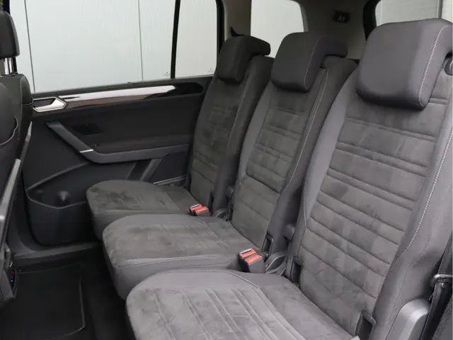 Volkswagen Touran 1.5 TSI Highline 7-zits 2023 Benzine 28