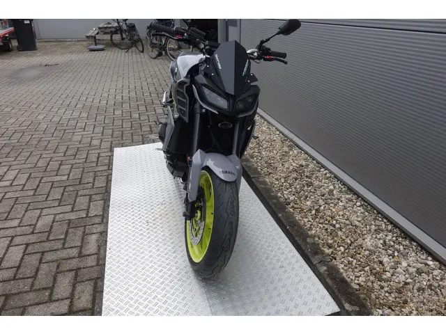 Yamaha MT 09 ABS 2017 Benzine 48