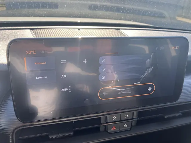 Jeep Avenger 1.2T 100 ALTITUDE 2024 Benzine 18