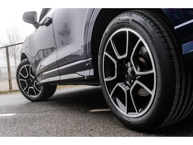 Audi Q3 45 TFSI e S line 2022 Hybride Benzine 32