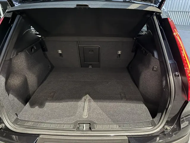 Volvo XC40 2.0 B3 Essential Edition 165PK 2025 Benzine 8