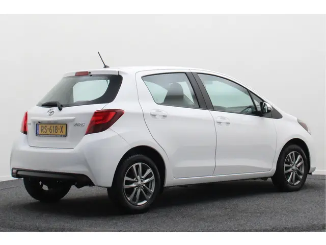 Toyota Yaris 1.3 VVT-i Lounge 2015 Benzine 19
