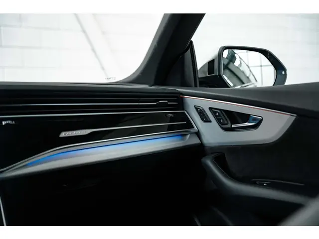 Audi SQ8 4.0 TFSI SQ8 quattro 2021 Benzine 31