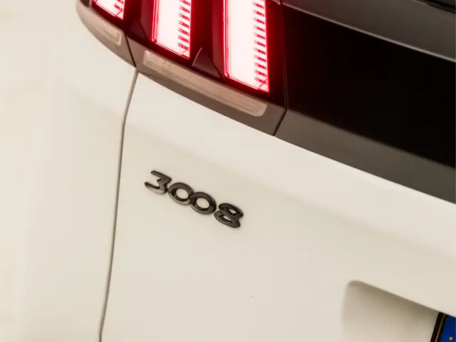Peugeot 3008 1.2 PureTech GT-Line Sport 2018 Benzine 28