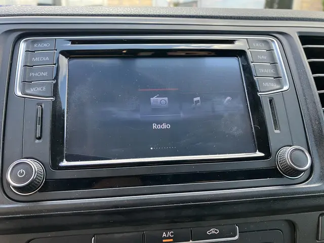 Volkswagen Transporter 2.0 TDI L2H1 Highline 2016 Diesel 24