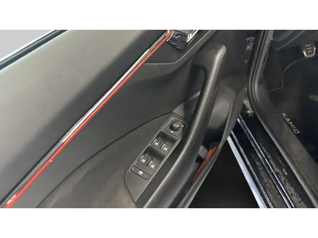 Škoda Kamiq 1.0 TSI Sport Business 2022 Benzine 14