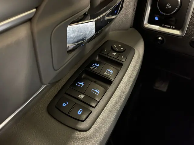 Dodge Ram 1500 5.7 V8 Quad Cab 6'4 Classic 2020 LPG/Gas 31