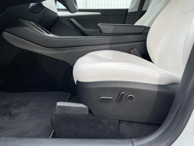 Tesla Model Y Performance AWD 75 kWh 2023 Elektrisch 17