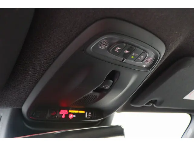 Volvo XC40 2.0 T4 AWD R-Design 2018 Benzine 56