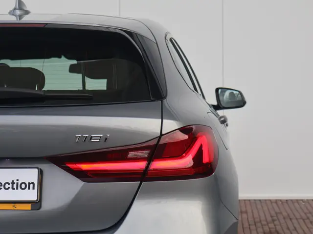 BMW 1 Serie 118i Introduction Edition 2023 Benzine 11