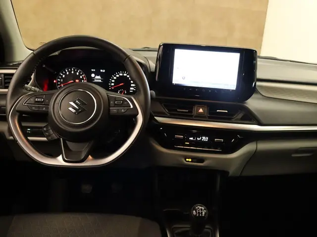 Suzuki Swift 1.2 Style Smart Hybrid 2025 Benzine 4