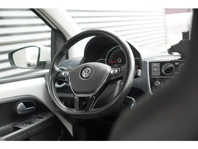Volkswagen up! 1.0 BMT move up! 2018 Benzine 34