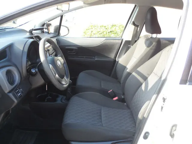 Toyota Yaris 1.0 VVT-i Now 2014 Benzine 11