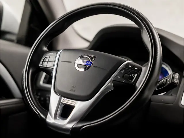 Volvo V70 1.6 T4 R-Design 2013 Benzine 17