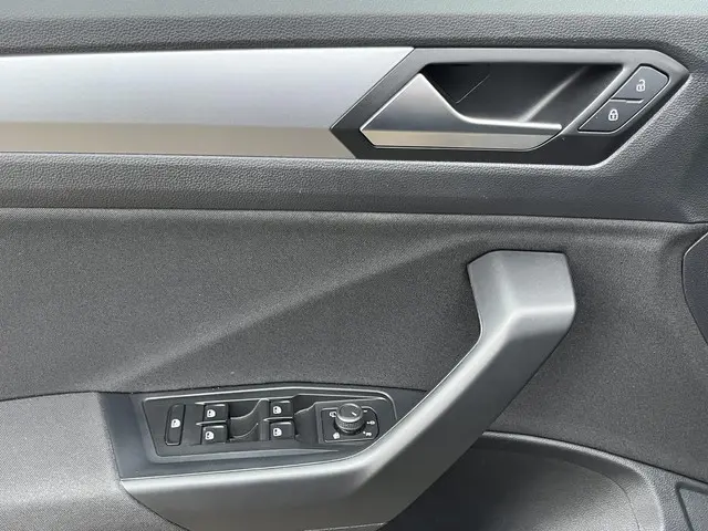 Volkswagen T-Roc 1.0 TSI Life 2023 Benzine 13