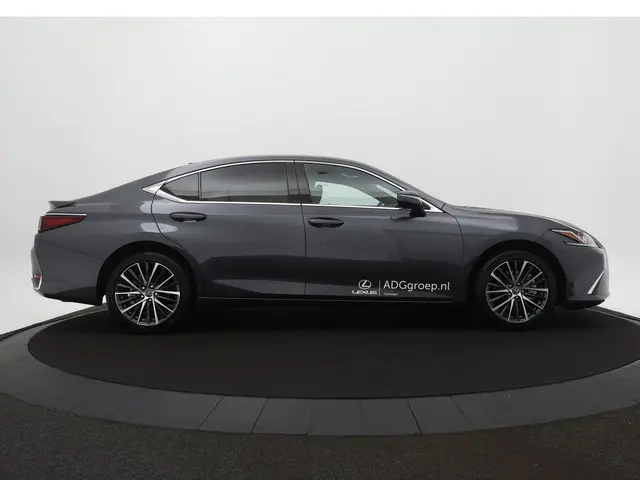 Lexus ES 300h Business Line 2023 Hybride Benzine 11