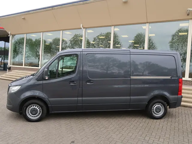 Mercedes-Benz Sprinter 214 2.2 CDI 143 PK L2H1 2021 Diesel 5
