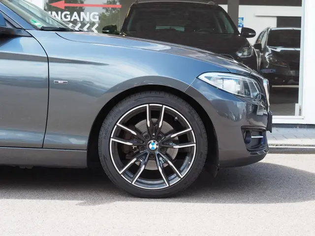 BMW 2 Serie Coupé 220i High Executive 2014 Benzine 2
