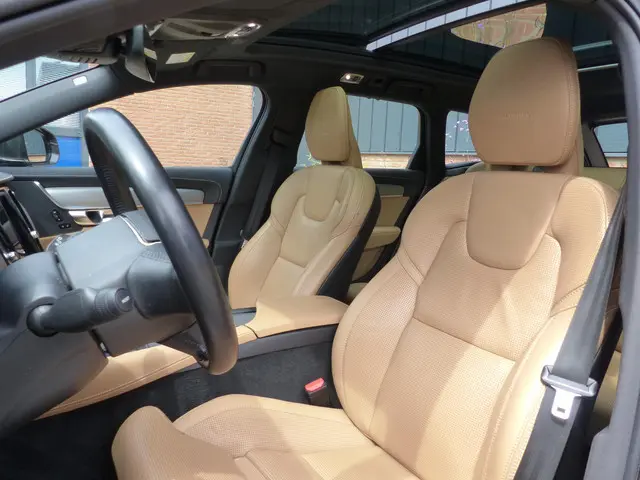 Volvo V90 T4 Business Luxury+ 2020 Benzine 13