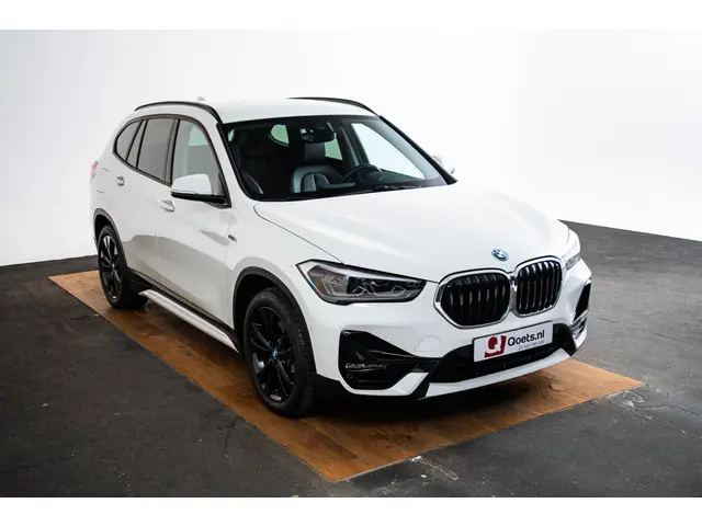 BMW X1 xDrive25e High Executive 2022 Hybride Benzine 13
