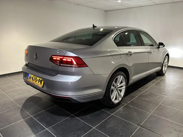 Volkswagen Passat 1.5 TSI Business 2021 Benzine 2