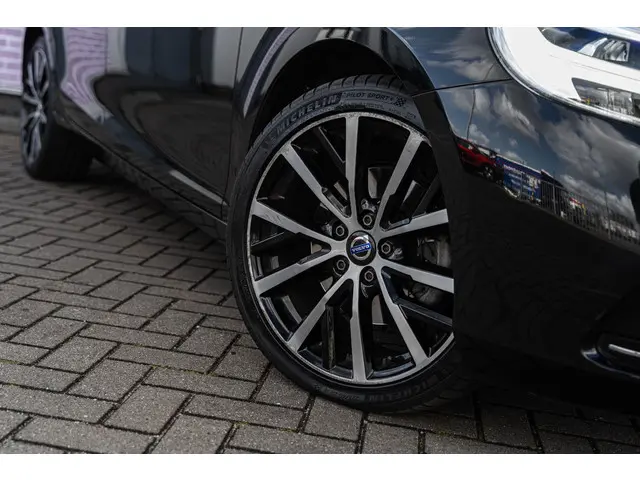 Volvo V40 2.0 T2 Inscription 2017 Benzine 4