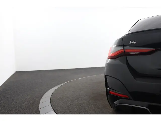 BMW i4 M50 High Executive 84 kWh 2023 Elektrisch 35