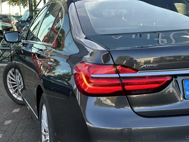 BMW 7 Serie 750i xDrive High Executive 2016 Benzine 17