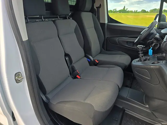 Peugeot Partner 1.2 PureTech Premium 2022 Benzine 12