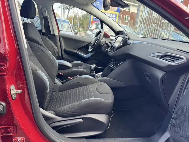 Peugeot 208 1.6 VTi Allure *KOPPAKKING LEK* 2012 Benzine 12