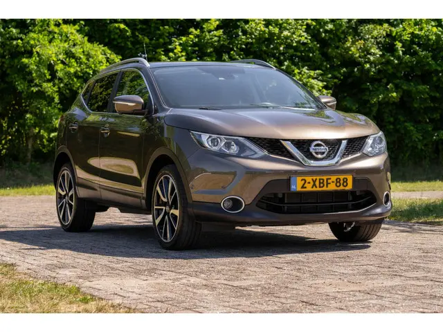 Nissan QASHQAI 1.2 Tekna 38.600 km + NAP 2014 Benzine 8