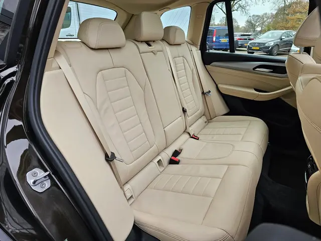 BMW X3 xDrive20i High Executive 2018 Benzine 32