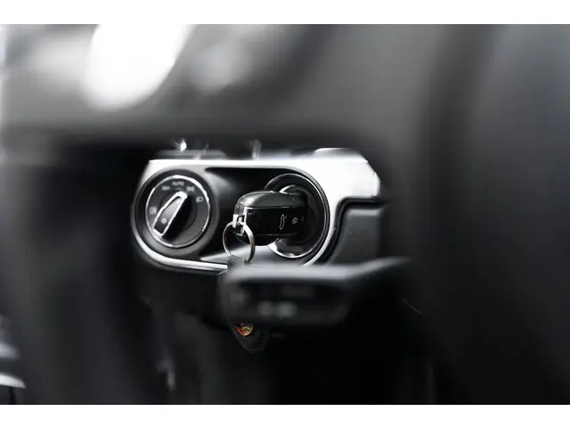 Porsche 911 3.4 Carrera 4 2015 Benzine 40