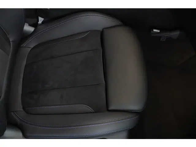 BMW 3 Serie 320e 2024 Hybride Benzine 38