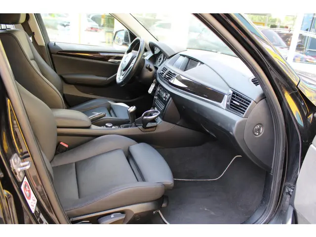 BMW X1 sDrive20i High Executive 2015 Benzine 12