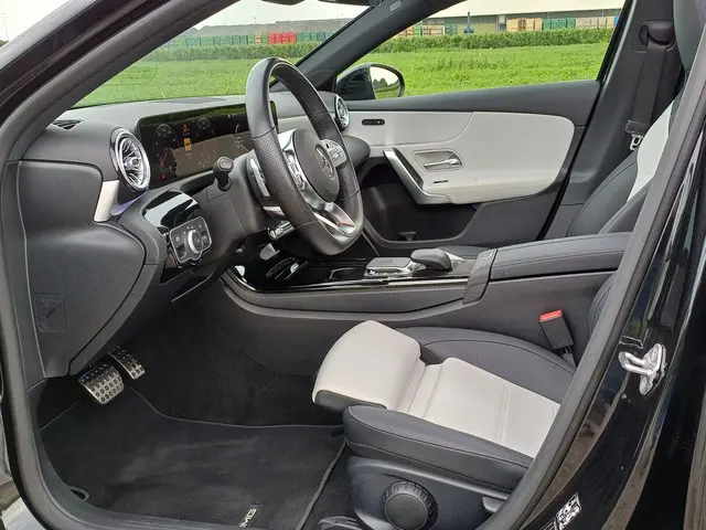 Mercedes-Benz A-Klasse 250 Premium Plus 2022 Benzine 23