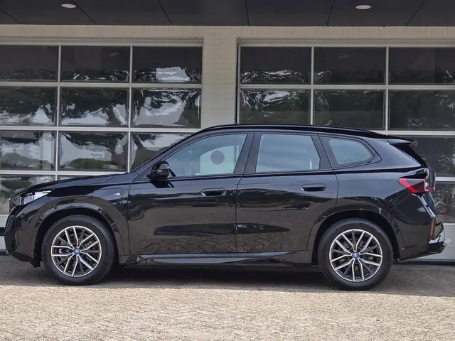 BMW X1 xDrive25e 2023 Hybride Benzine 3