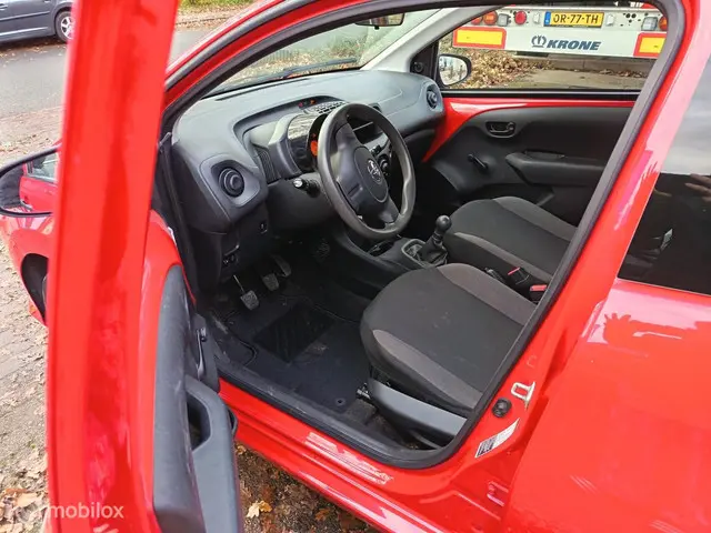 Toyota Aygo 1.0 VVT-i x Incl nieuwe APK 2019 Benzine 9