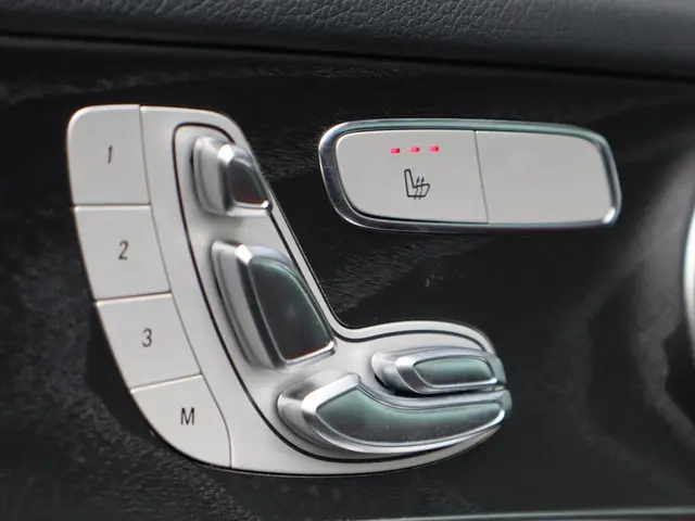 Mercedes-Benz GLC 300e 4MATIC 2020 Hybride Benzine 13