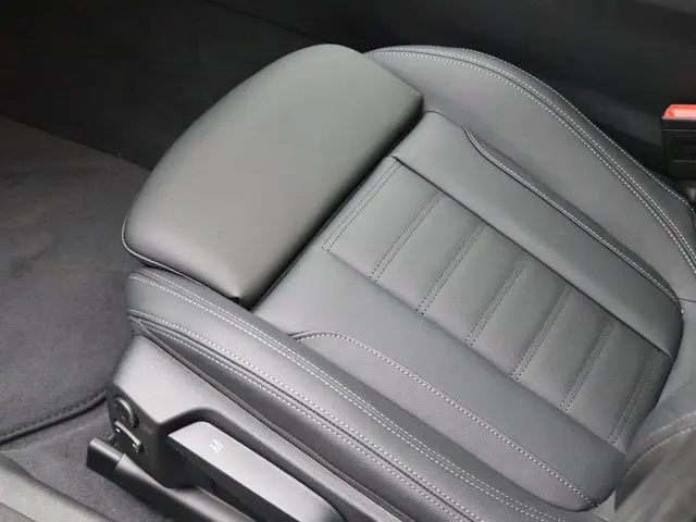 BMW 3 Serie Touring 320i 2025 Benzine 11
