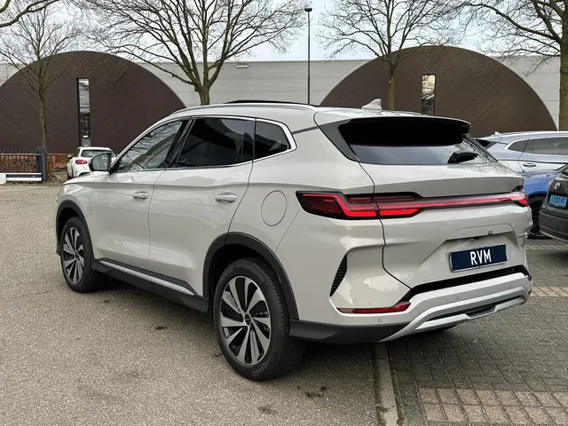 BYD SEAL U 1.5 DM-i FWD Boost 2025 Hybride Benzine 6