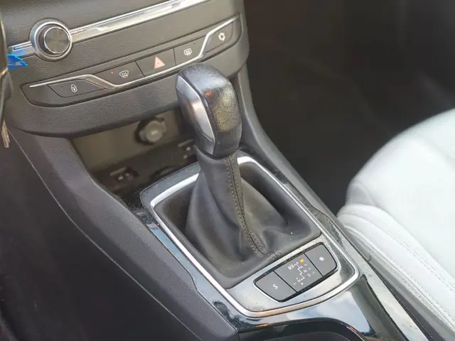 Peugeot 308 1.2 Automaat PureTech Allure NAVI 2017 Benzine 14