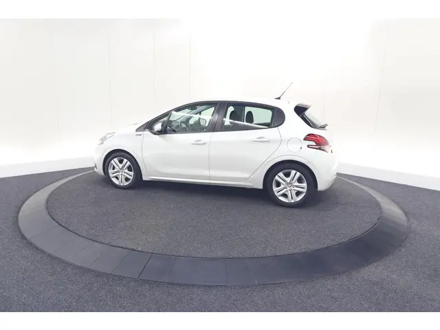 Peugeot 208 PureTech 82 Signature 2018 Benzine 62