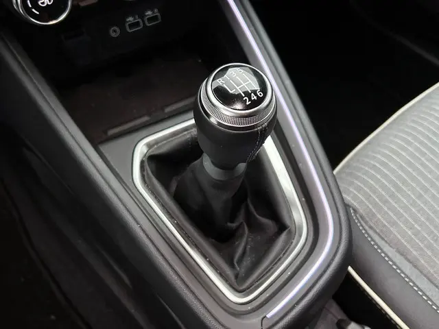 Renault Clio 1.0 TCe 90 GPF techno 2025 Benzine 15