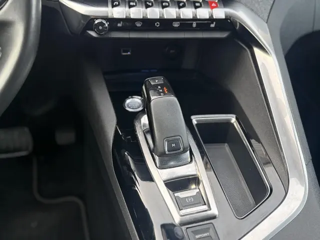 Peugeot 3008 1.2 PureTech Allure 2019 Benzine 23
