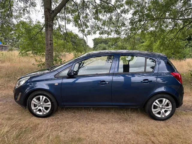 Opel Corsa 1.4-16V Cosmo apk t/m 31-01-2026 2013 Benzine 2